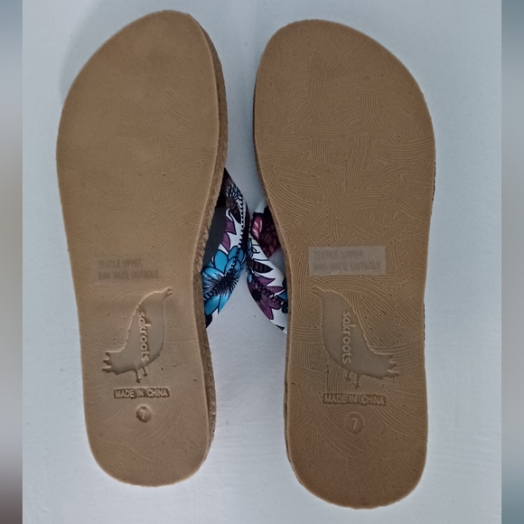 NWOT Sakroots Tropical Print Stretch Fabric Flip Flops Sandals - Women's Size 7 - Picture 6 of 6